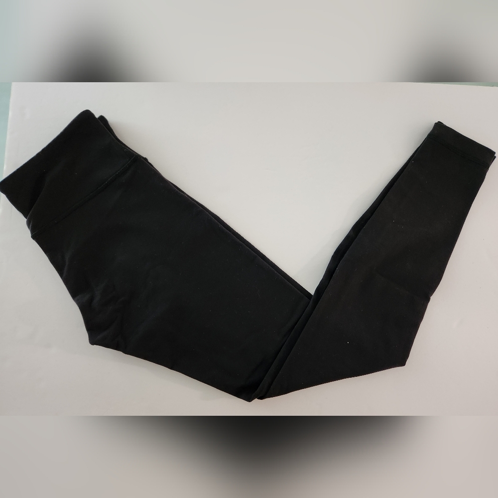 Lululemon size 6 black leggings EUC